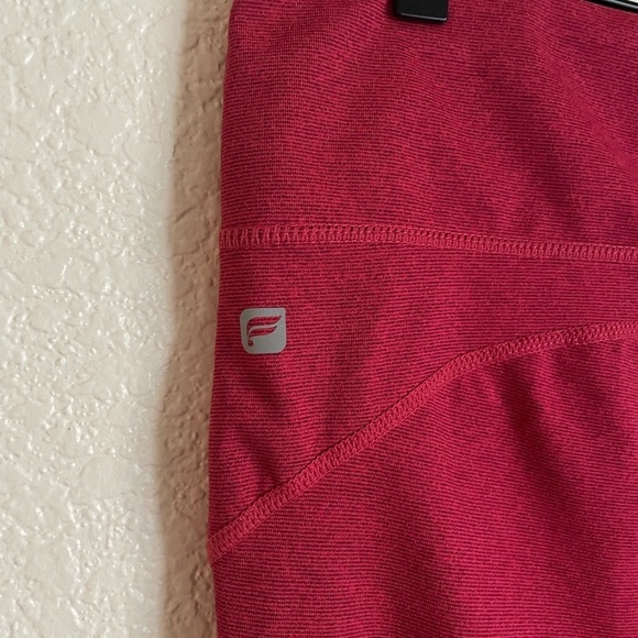 Fabletics Women’s Lima Capri Leggings L Cranberry Stripe - Picture 6 of 9